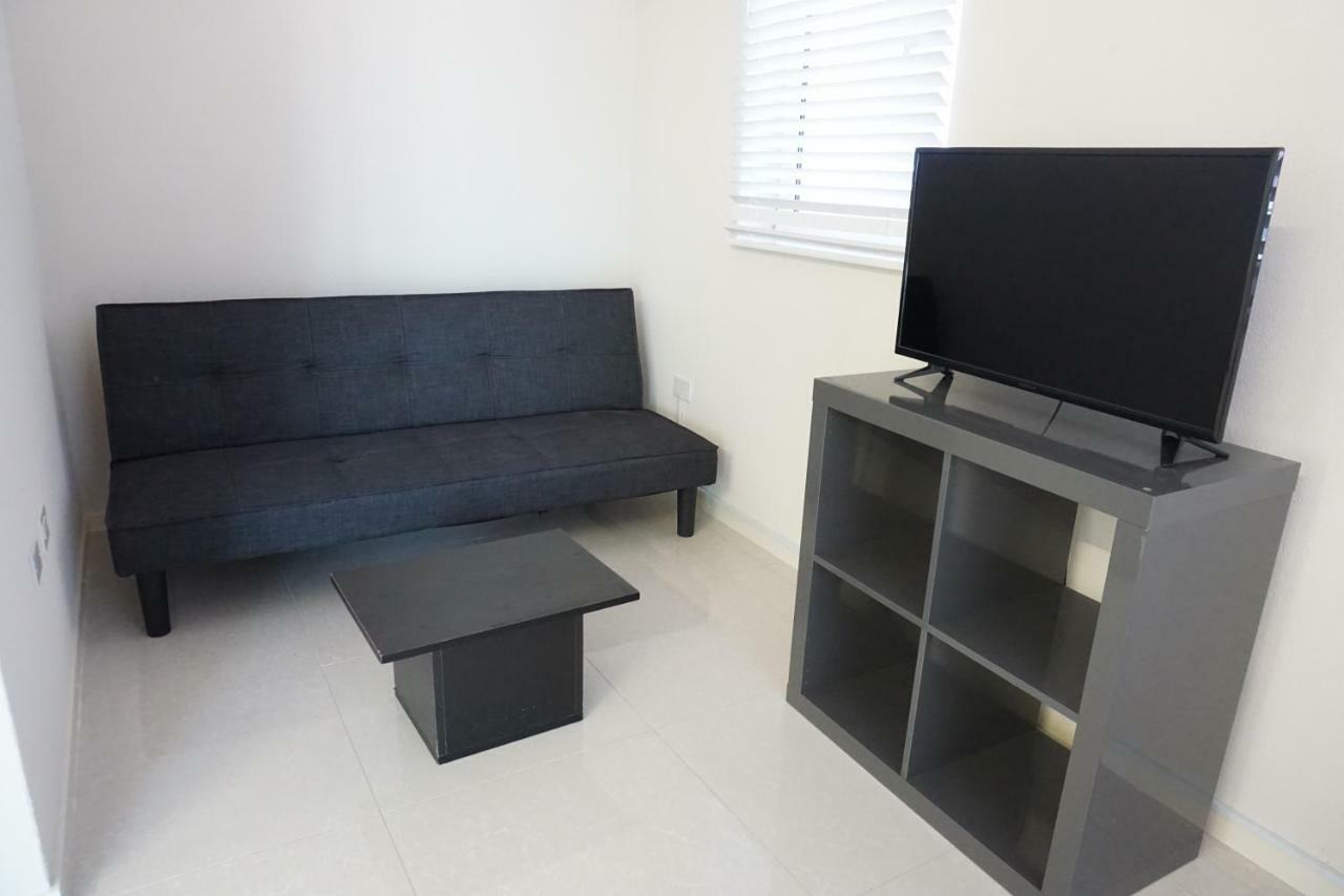 Self Contained Apartment With Private Kitchen Higher Heights, Barbados Christ Church Eksteriør bilde