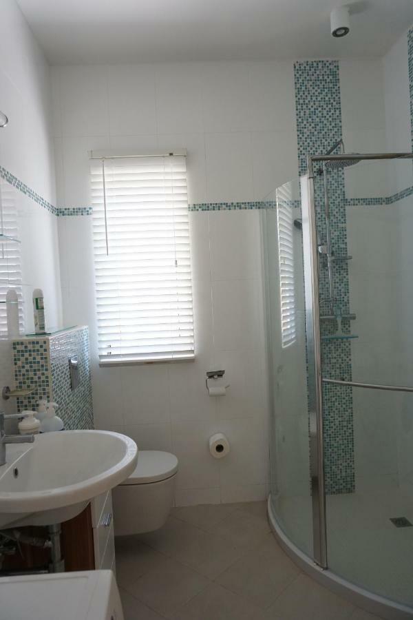 Self Contained Apartment With Private Kitchen Higher Heights, Barbados Christ Church Eksteriør bilde