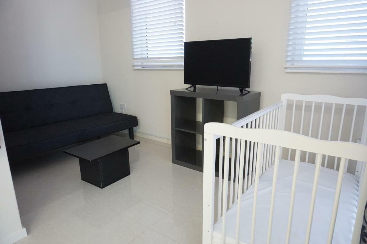 Self Contained Apartment With Private Kitchen Higher Heights, Barbados Christ Church Eksteriør bilde