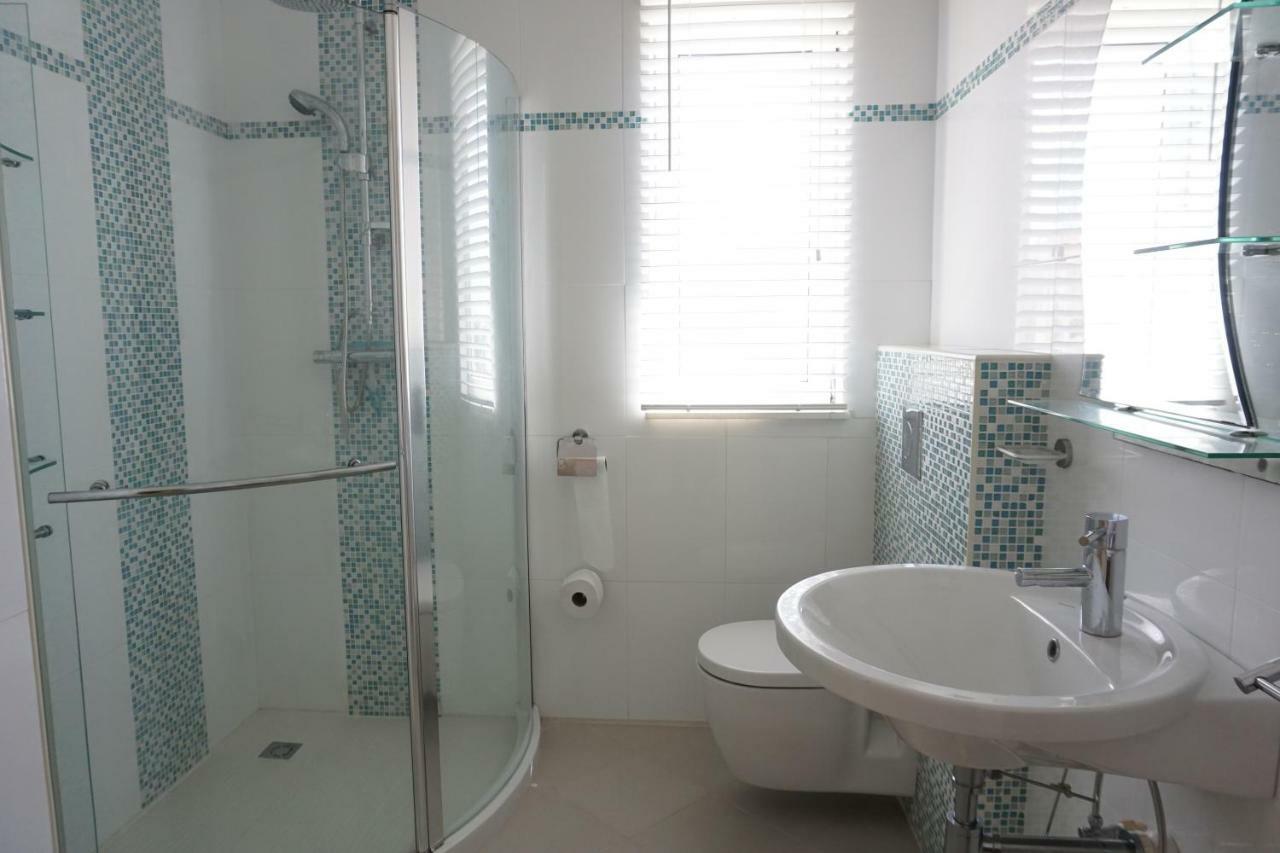 Self Contained Apartment With Private Kitchen Higher Heights, Barbados Christ Church Eksteriør bilde