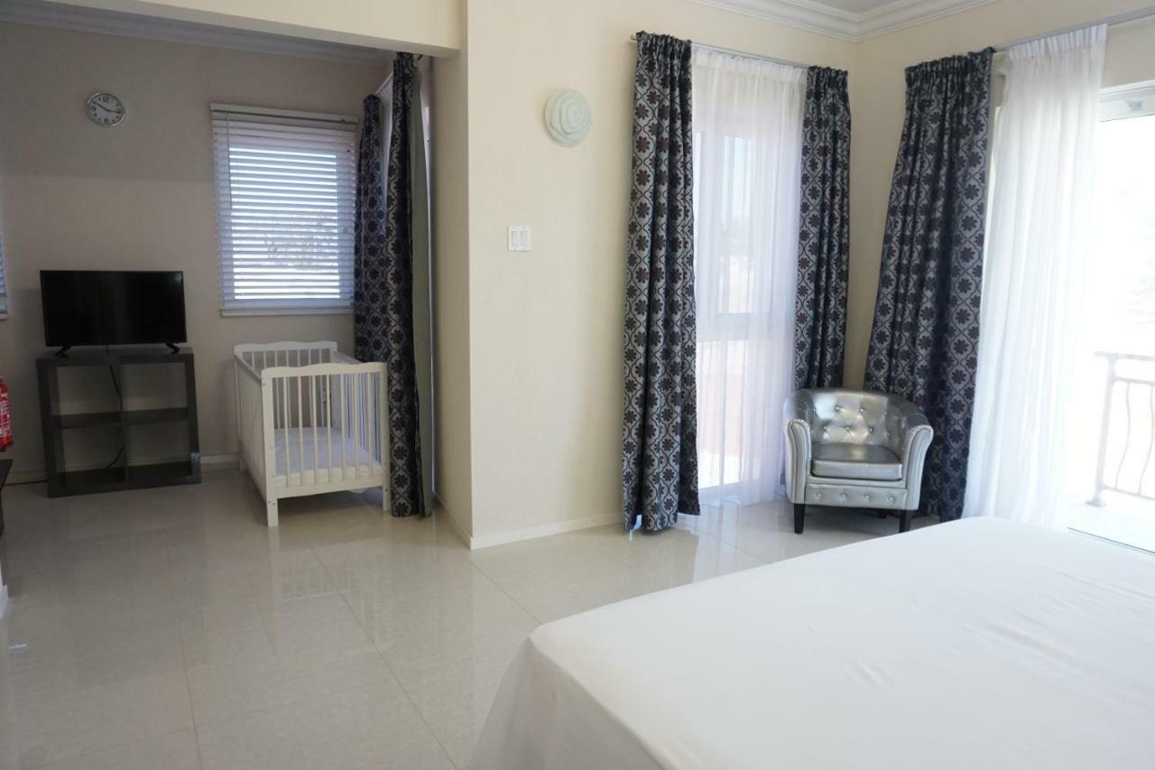 Self Contained Apartment With Private Kitchen Higher Heights, Barbados Christ Church Eksteriør bilde
