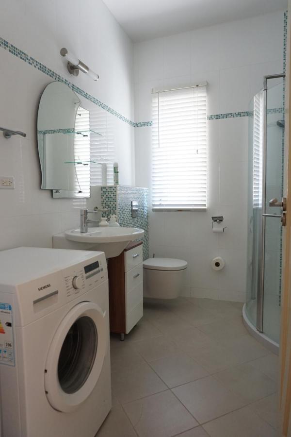 Self Contained Apartment With Private Kitchen Higher Heights, Barbados Christ Church Eksteriør bilde